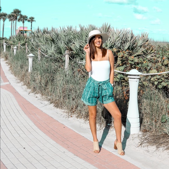 Meet your Posher, Taylor - Picture 2 of 3